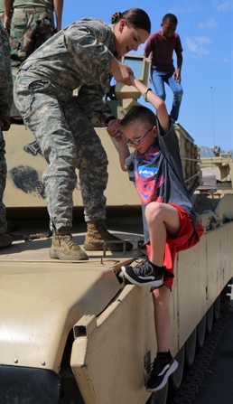 Fort Bliss Soldiers Connect with El Paso Community