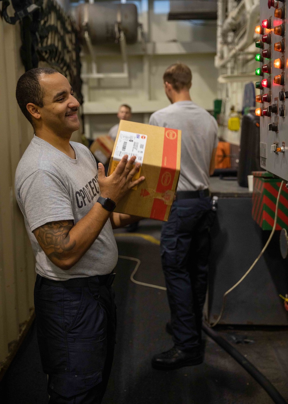 USS George H.W. Bush (CVN 77) Performs Replenishment-at-Sea with USNS Arctic (T-AOE 8)