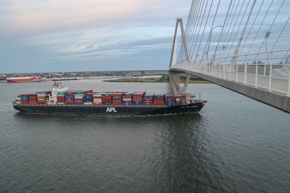 Container vessel under the Ravenel