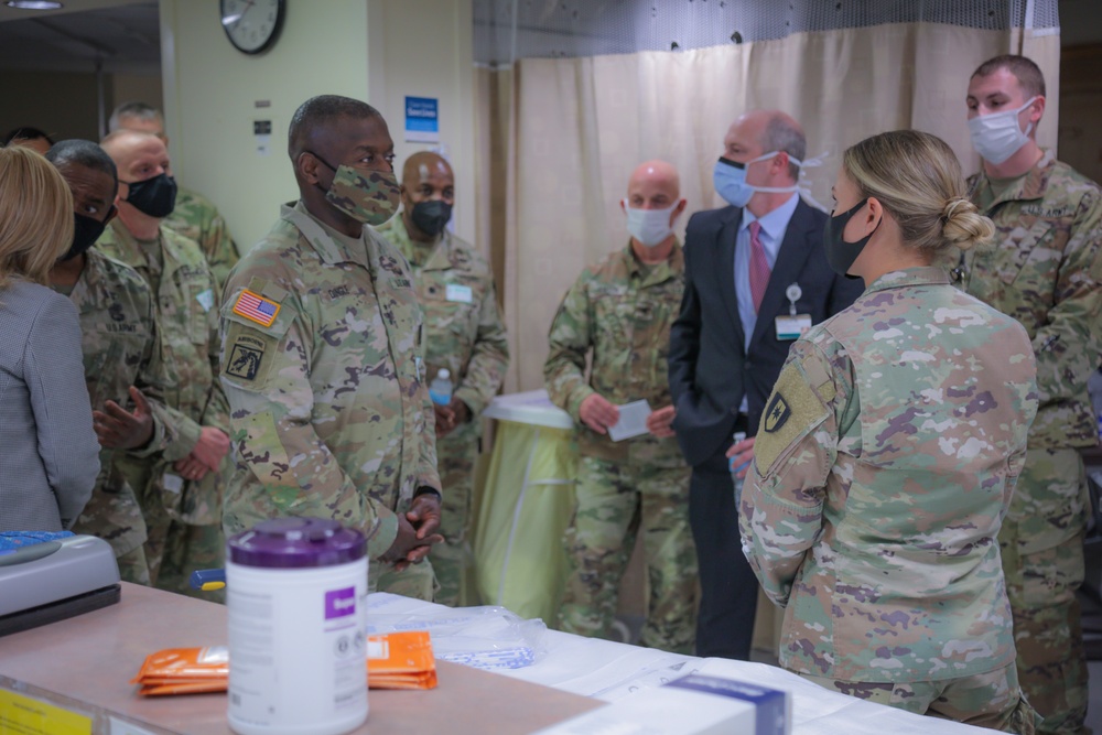 U.S. Army Surgeon General Visits Vanderbilt University Medical Center