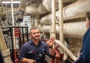 U.S. Sailor Provides Training