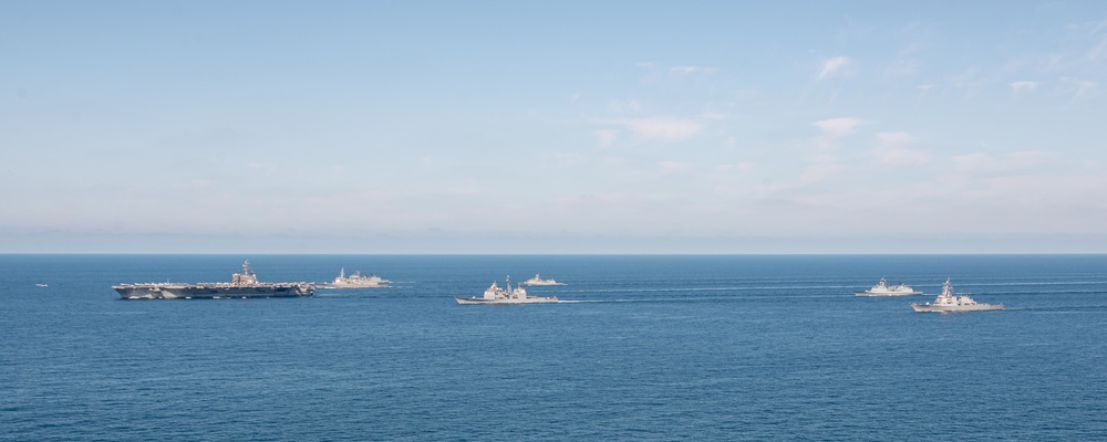 US Navy and Republic of Korea Navy ships steam in formation during Maritime Counter Special Operations Exercise (MCSOFEX)