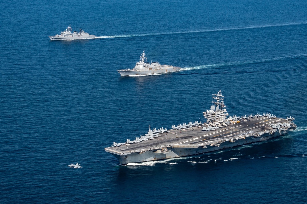 US Navy and Republic of Korea Navy ships steam in formation during Maritime Counter Special Operations Exercise (MCSOFEX)