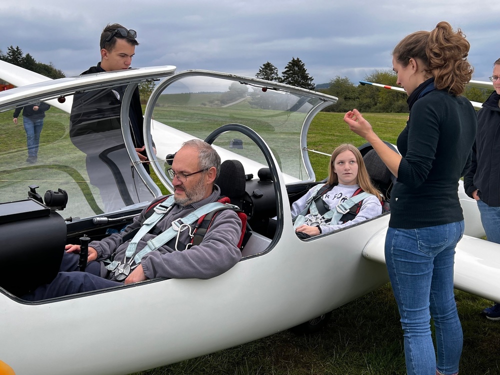 Utscheid Glider Club enables first overseas glider flight for CAP Squadron 126