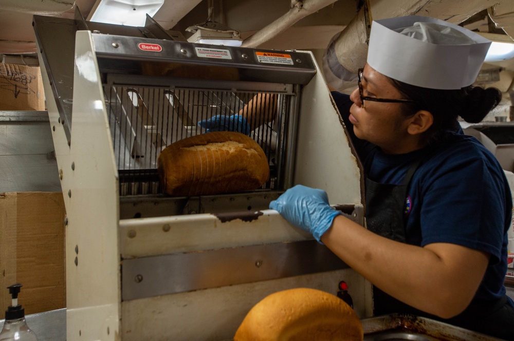 USS Ronald Reagan (CVN 76) Sailors prepare food in the bakery
