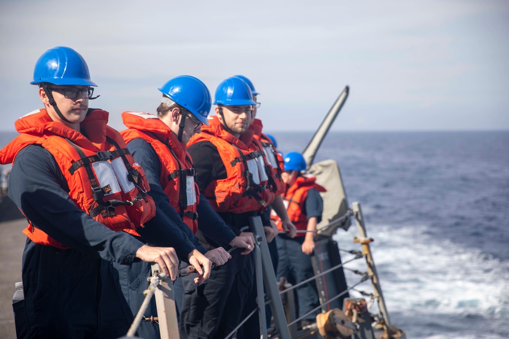 USS Farragut (DDG 99) Performs Replenishment-at-Sea