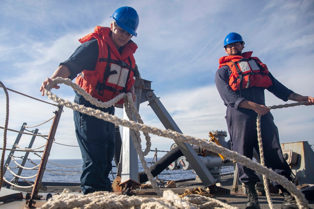 USS Farragut (DDG 99) Performs Replenishment-at-Sea