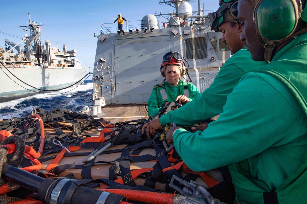 USS Truxtun (DDG 103) Completes Replenishment-at-Sea