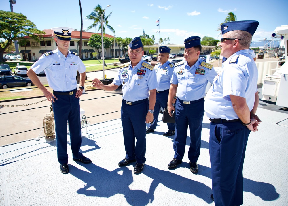 Commandant of the Philippine Coast Guard visits U.S. Coast Guard Cutter Joseph Gerczak