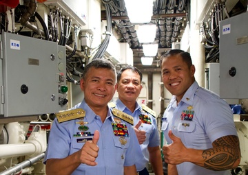 Commandant of the Philippine Coast Guard visits U.S. Coast Guard Cutter Joseph Gerczak