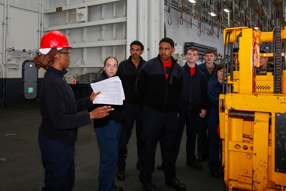 Abraham Lincoln Sailors receive training