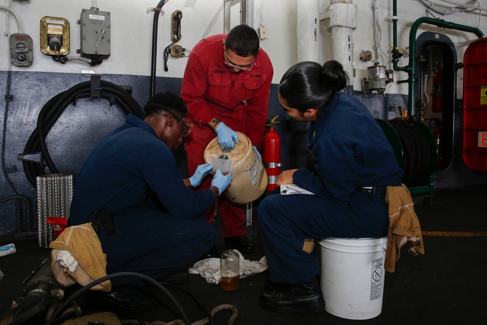 Abraham Lincoln Sailors conduct maintenance