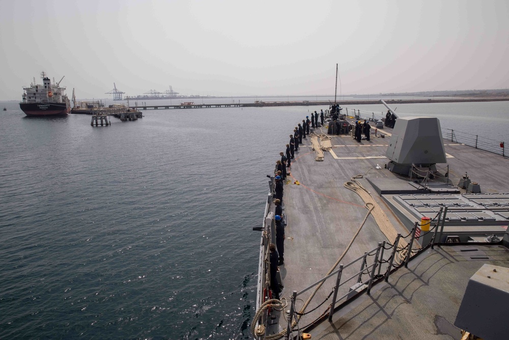 USS Nitze pulls into the Port of Djibouti