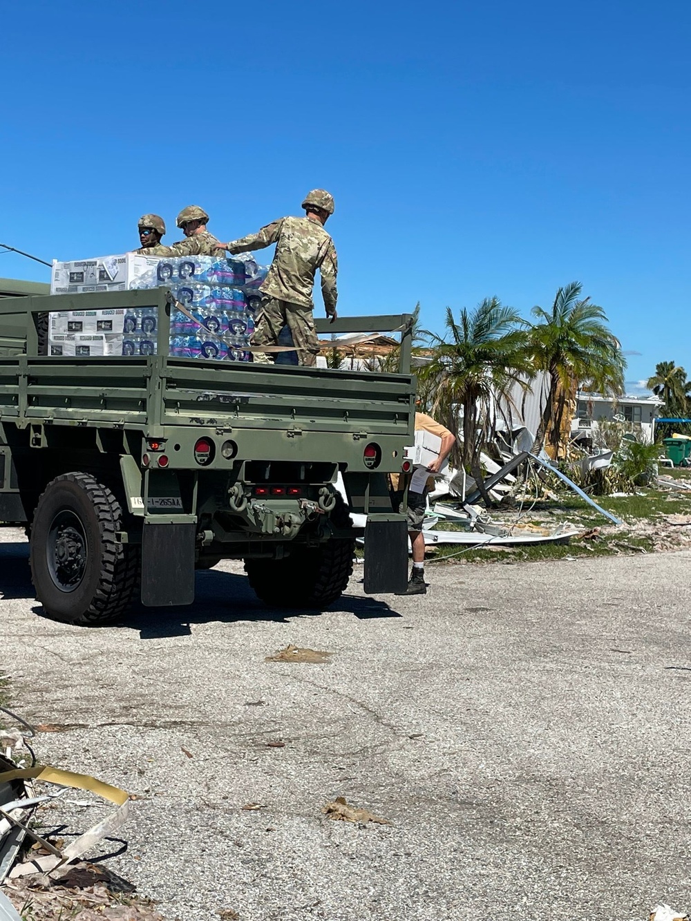 Florida National Guard Soldiers deliver food and water