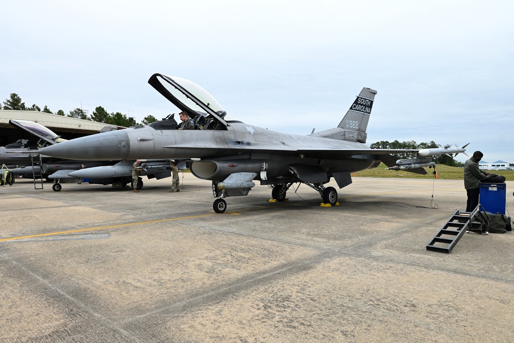 169th Fighter Wing F-16 fighter jets evacuate ahead of Hurricane Ian landfall