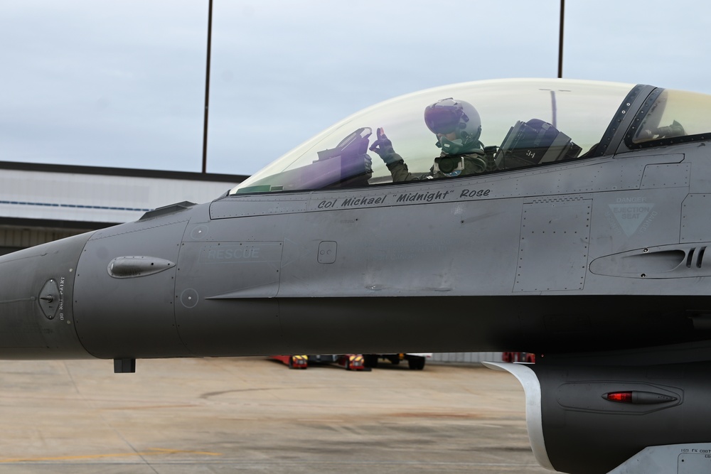 169th Fighter Wing F-16 fighter jets evacuate ahead of Hurricane Ian landfall