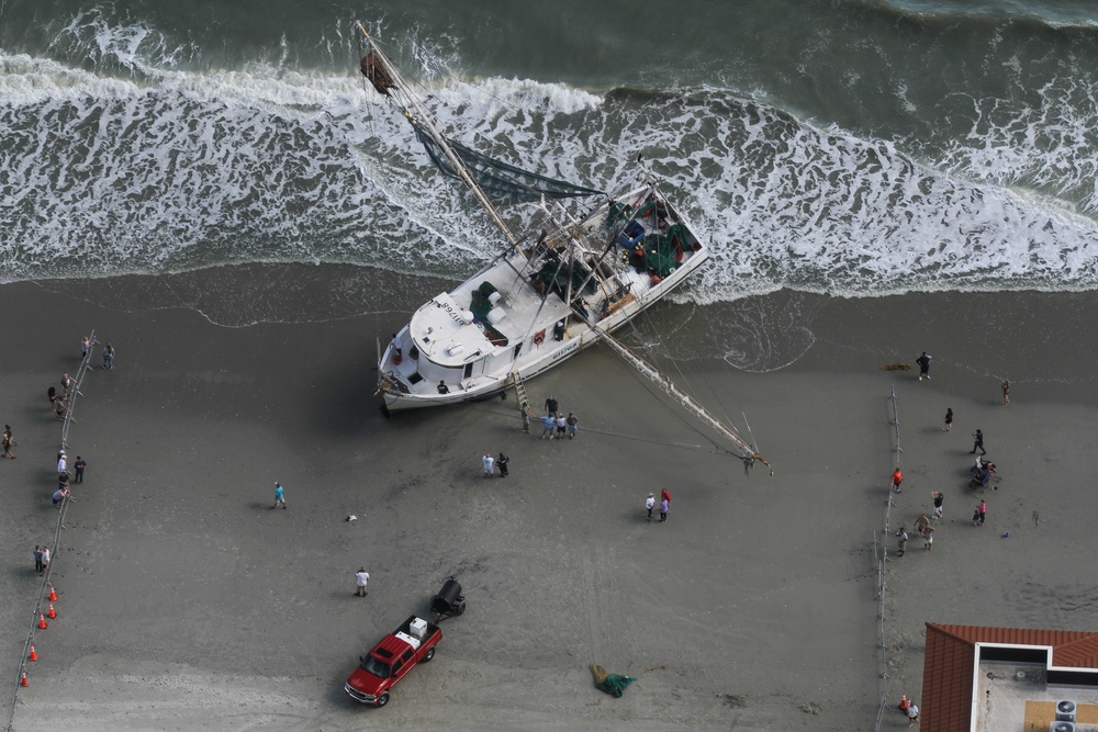Hurricane Ian: South Carolina's governor visits the coast to assess damage and meet local responders