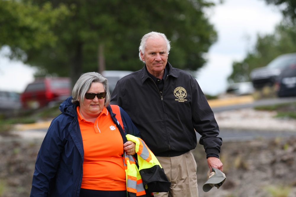 Hurricane Ian: South Carolina's governor visits the coast to assess damage and meet local responders