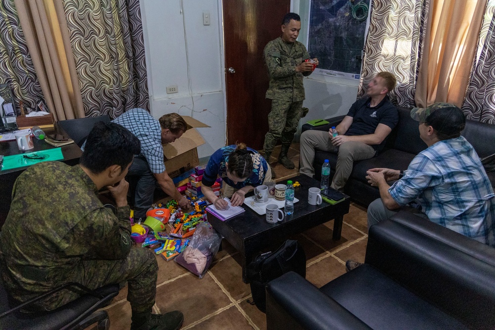 U.S. Special Operations Task Force 511.2 Key Leader Engagement with the Armed Forces of the Philippines