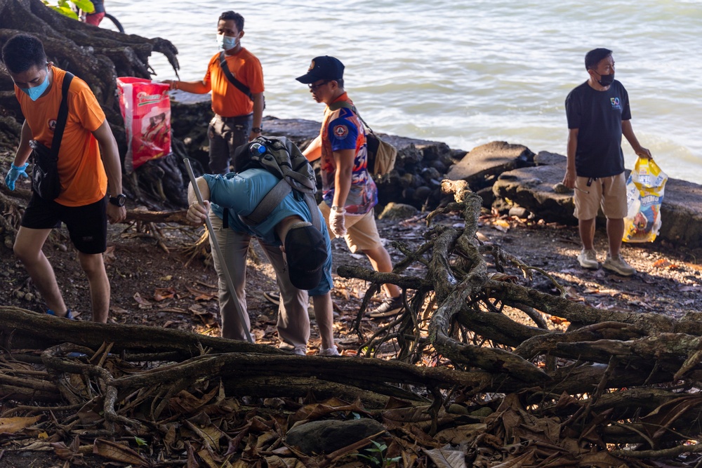 Philippine Coast Guard (PCG) and U.S. Special Operations Task Force (SOTF) 511.2 Participate in Coastal Cleanup