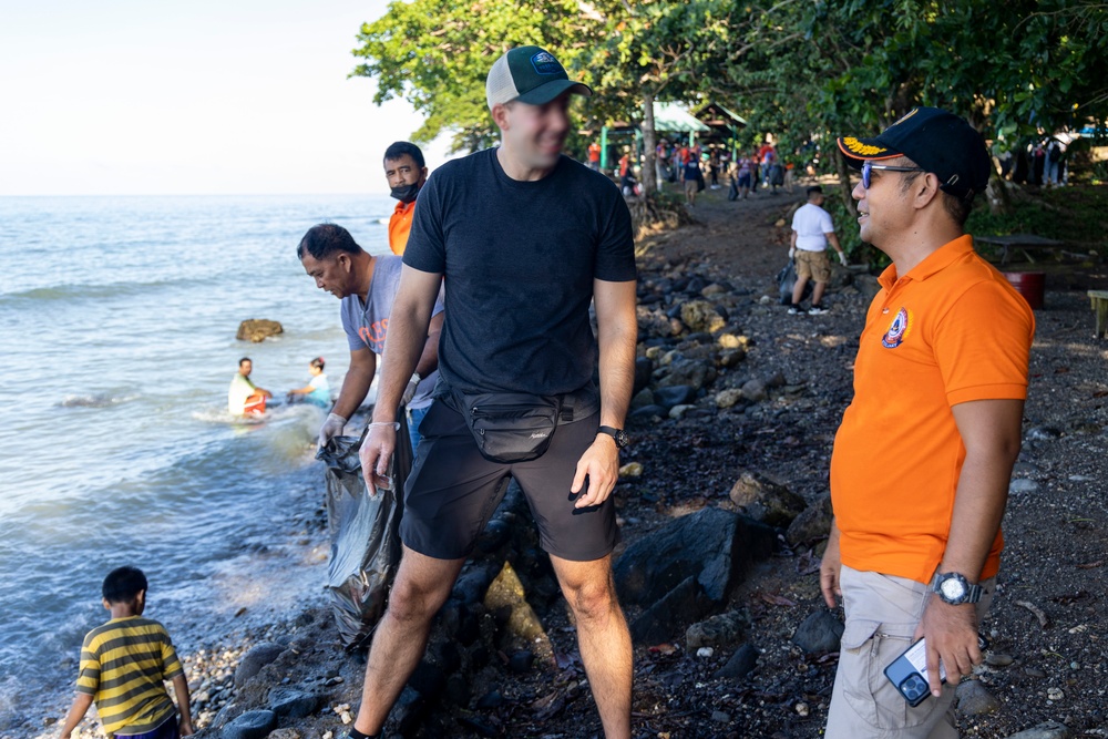 Philippine Coast Guard (PCG) and U.S. Special Operations Task Force (SOTF) 511.2 Participate in Coastal Cleanup