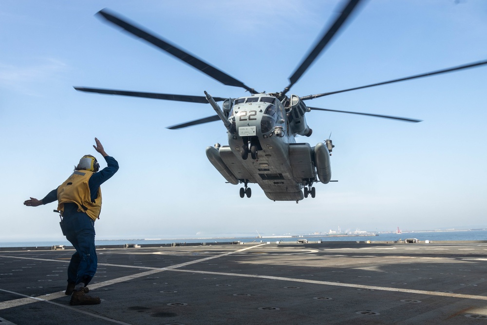 CLR-37 conducts air resupply with 12th Marines