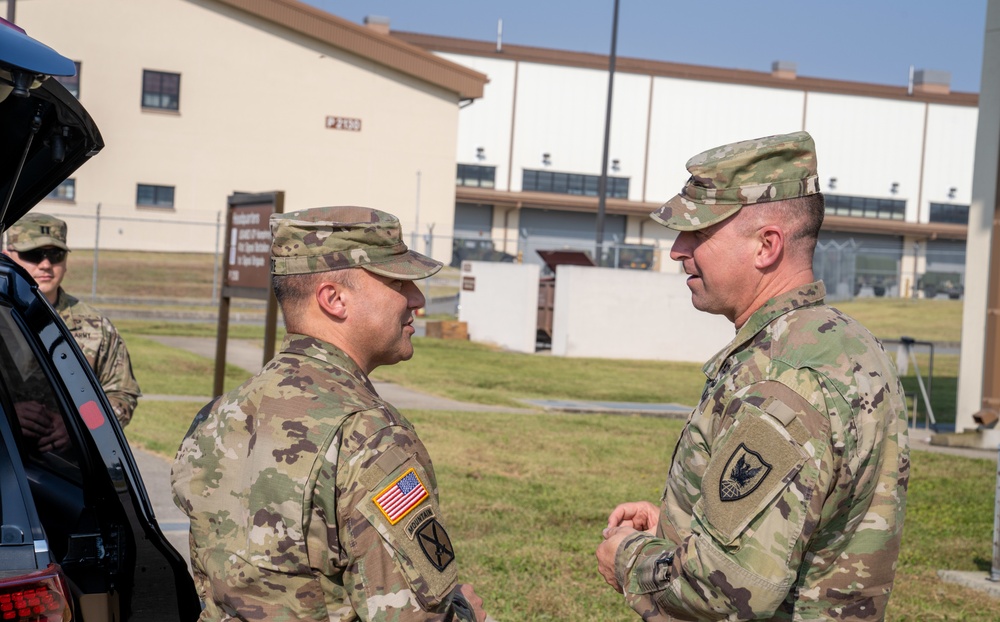 Brig. Gen Kevin Meisler from 311th Signal Command visits 41st Signal battalion, and recognizes soldiers for their hard work.