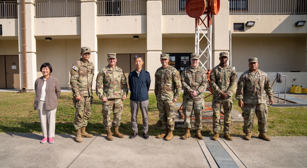 Brig. Gen Kevin Meisler from 311th Signal Command visits 41st Signal battalion, and recognizes soldiers for their hard work.