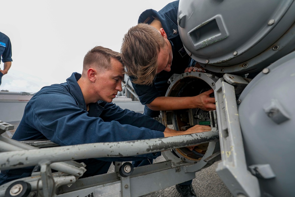 Sailors Perform Maintenance on SVTT Aboard USS Higgins