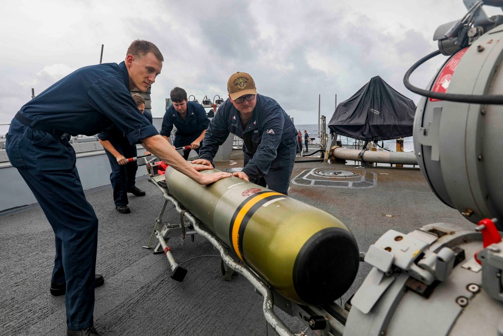 Sailors Perform Maintenance on SVTT Aboard USS Higgins