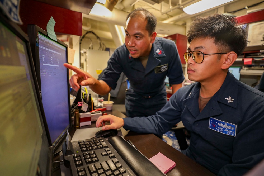 Sailors Conduct Financial Close Outs Aboard USS Higgins