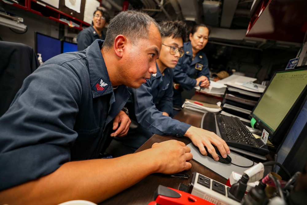 Sailors Conduct Financial Close Outs Aboard USS Higgins