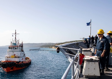 USS Leyte Gulf (CG 55) Departs Souda Bay, Greece