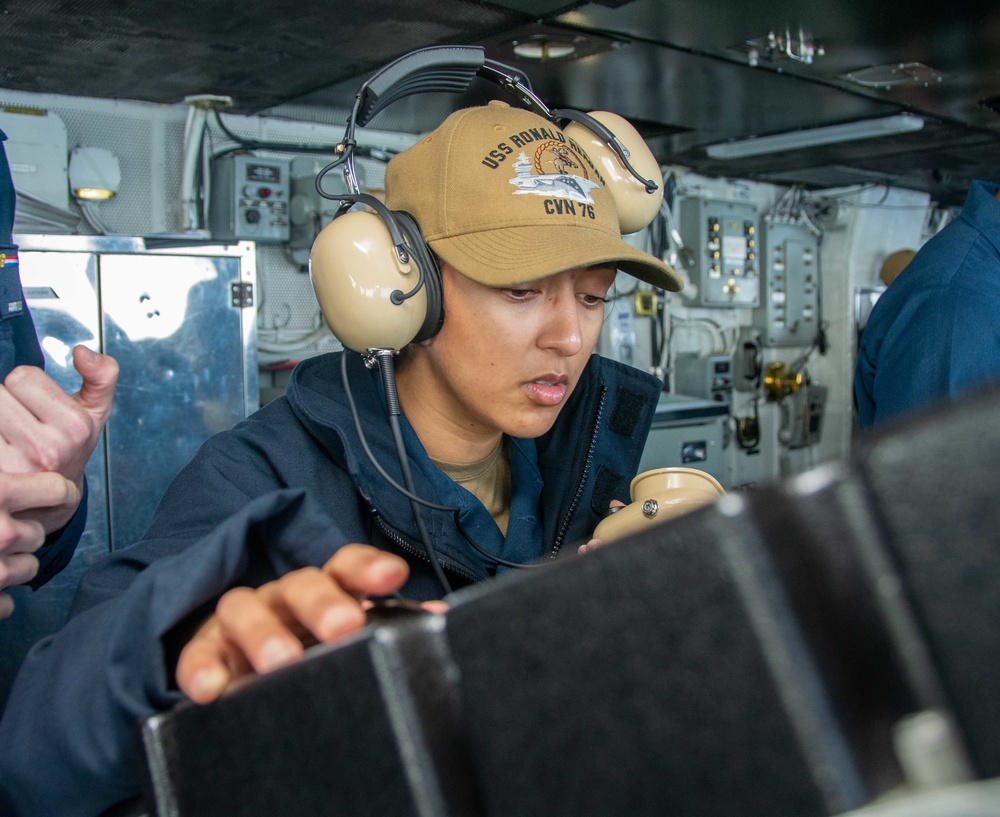 USS Ronald Reagan (CVN 76) Tsugaru-kaikyo Strait transit