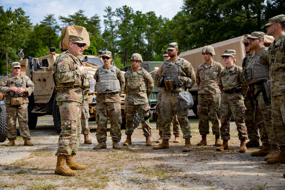 Connecticut Guard Command Team Visits 192nd MP Battalion During AT