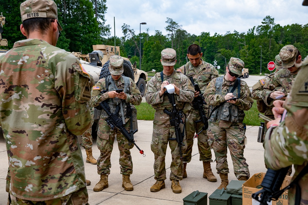 Connecticut Guard Command Team Visits 192nd MP Battalion During AT