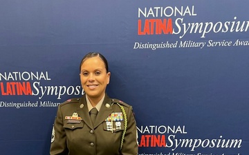 Big Red One Soldier Receives LATINA Style Award