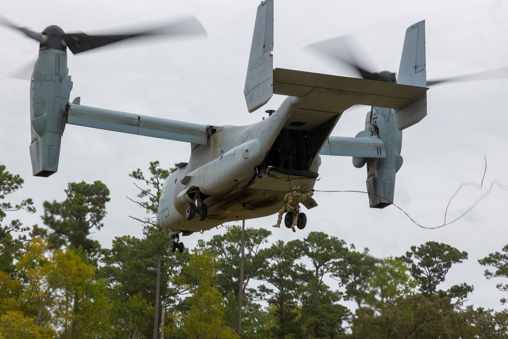 HRST Masters Course Teaches 26th MEU Marines the Ropes