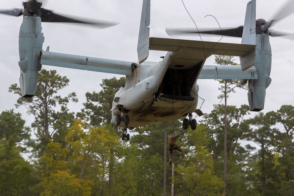 HRST Masters Course Teaches 26th MEU Marines the Ropes