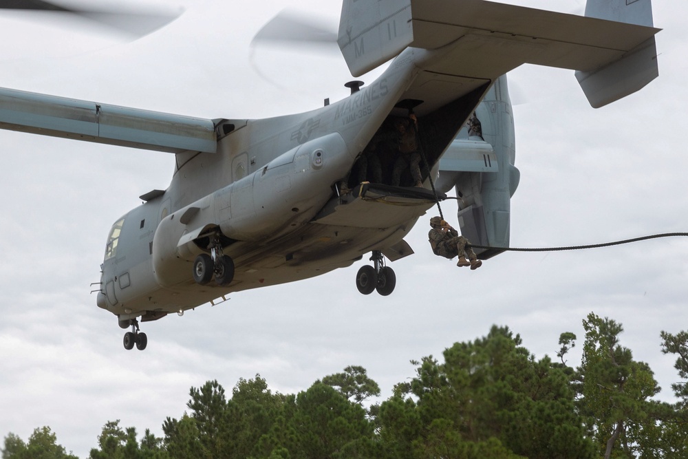HRST Masters Course Teaches 26th MEU Marines the Ropes