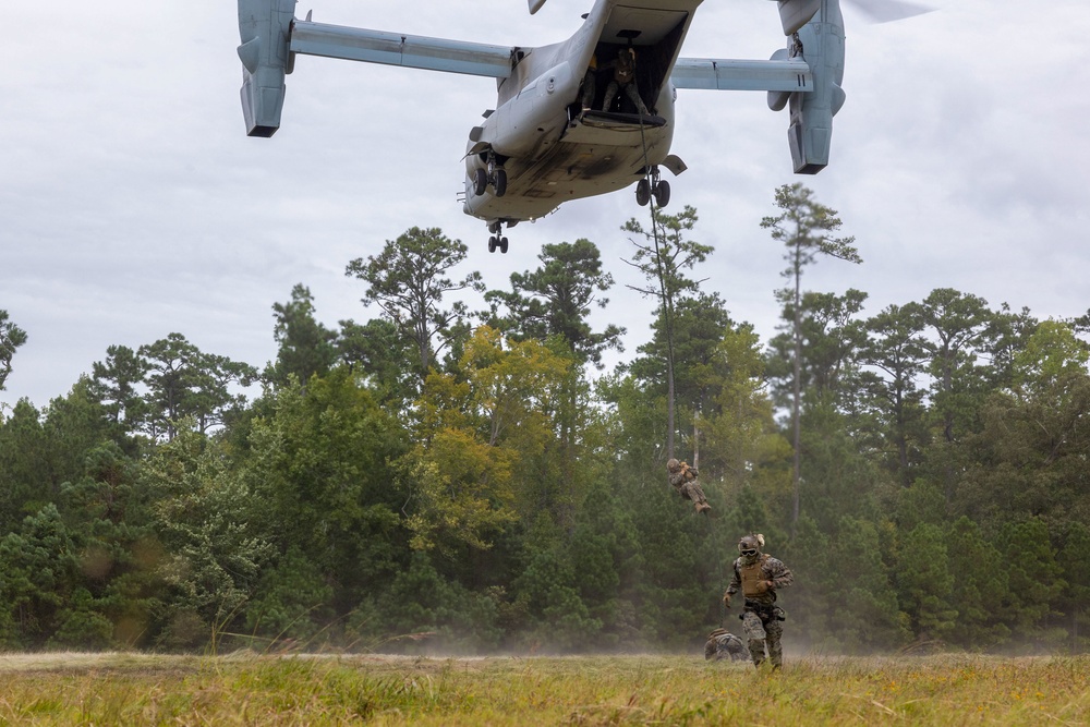 HRST Masters Course Teaches 26th MEU Marines the Ropes