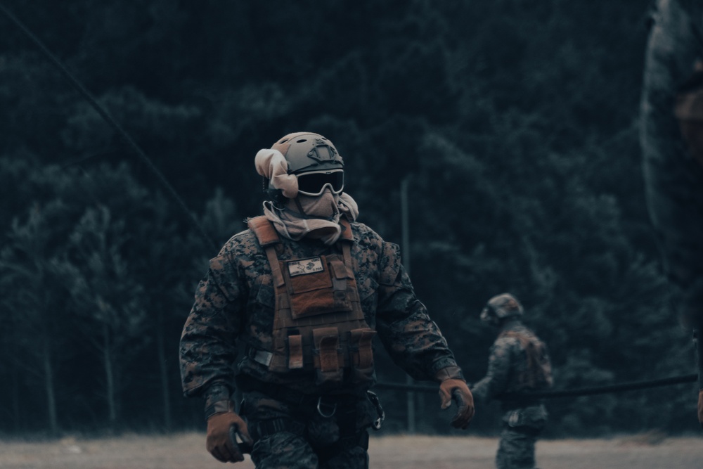 HRST Masters Course Teaches 26th MEU Marines the Ropes