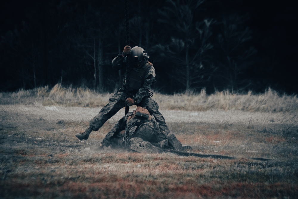 HRST Masters Course Teaches 26th MEU Marines the Ropes