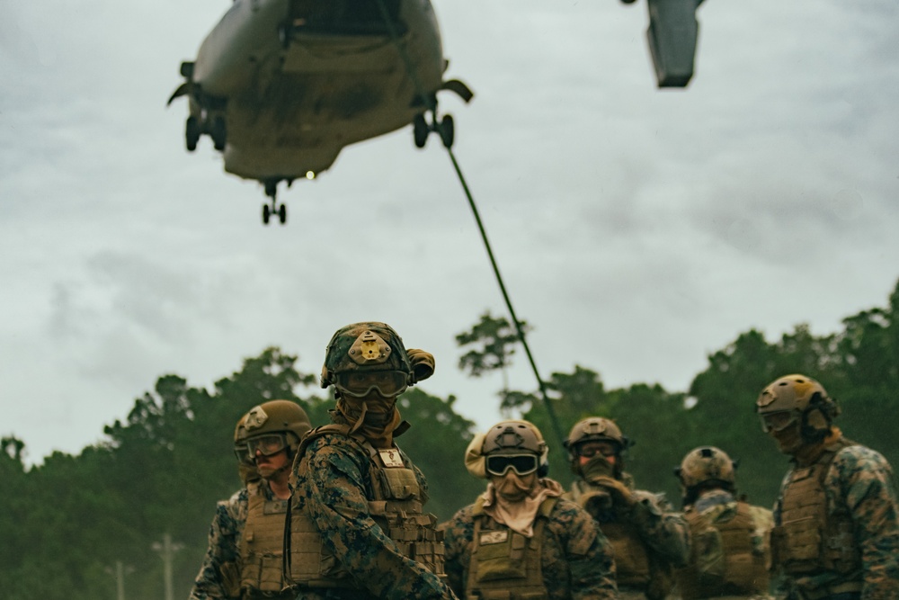 HRST Masters Course Teaches 26th MEU Marines the Ropes