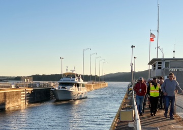 Groups navigate Fort Loudoun Lock to learn locking process