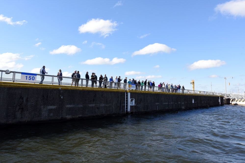 Groups navigate Fort Loudoun Lock to learn locking process