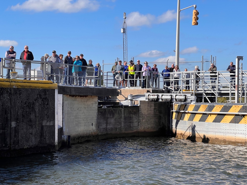 Groups navigate Fort Loudoun Lock to learn locking process