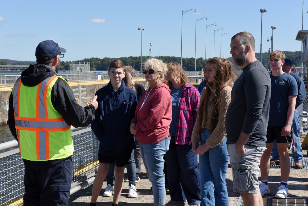 Groups navigate Fort Loudoun Lock to learn locking process