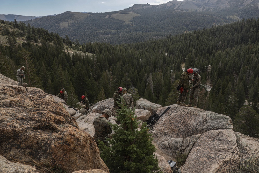 2nd Bn., 1st Marines learns to rappel at Bridgeport