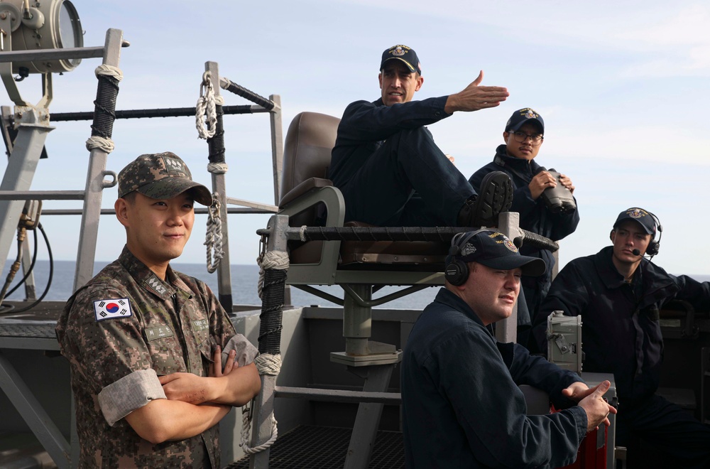 USS Barry (DDG 52) Conducts Replenishment-at-Sea with Republic of Korea Navy